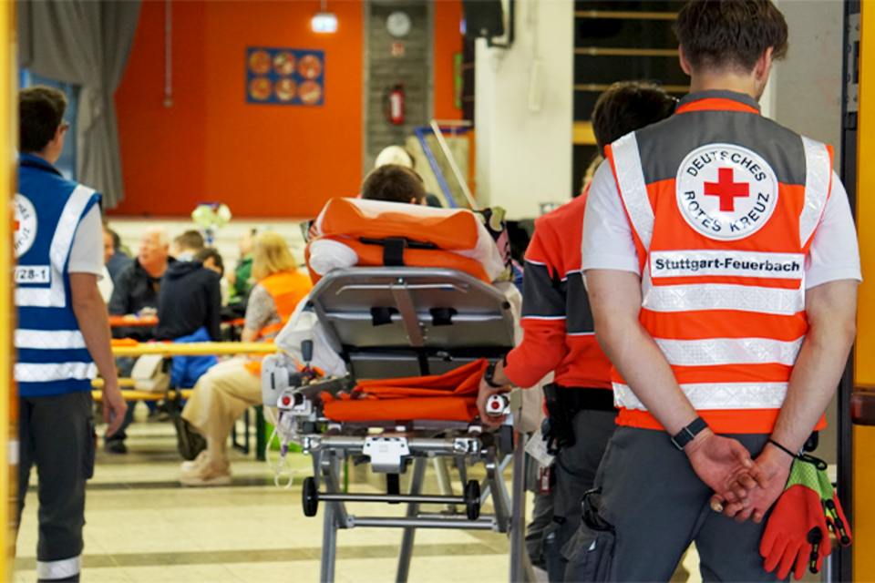 Das Foto zeigt die Notunterkunft in der Turnhalle