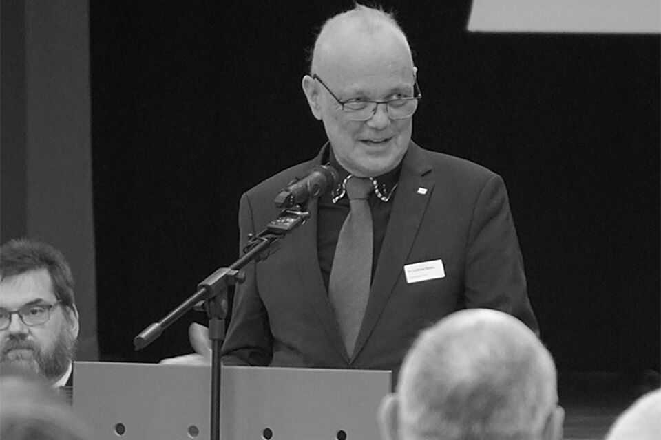 Dr. Volkmar Schön